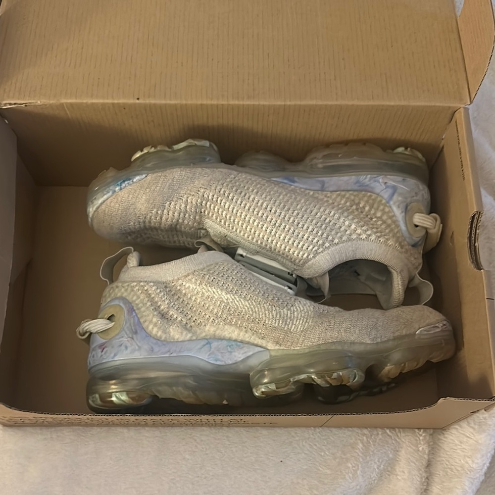 Nike women’s vapormax flyknit